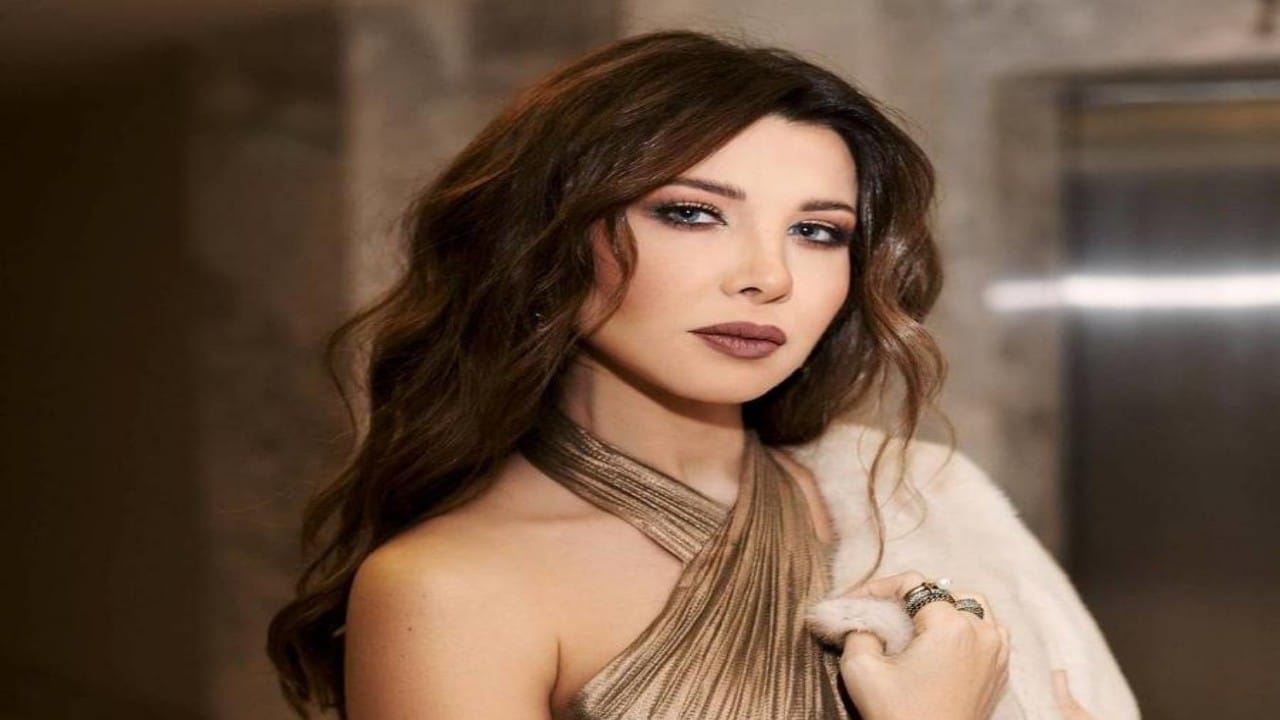 بالفيديو.. نانسي عجرم تروي تفاصيل كسر قدم شاب حاول التقاط صورة معها