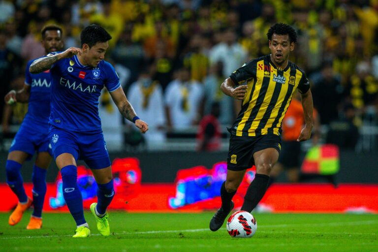 كيف جاءت تاريخ مباريات الكلاسيكو بين الاتحاد والهلال؟