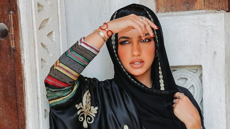 نجلاء الودعاني تكشف عن ملامح ابنتها بعد أسبوع من ولادتها
