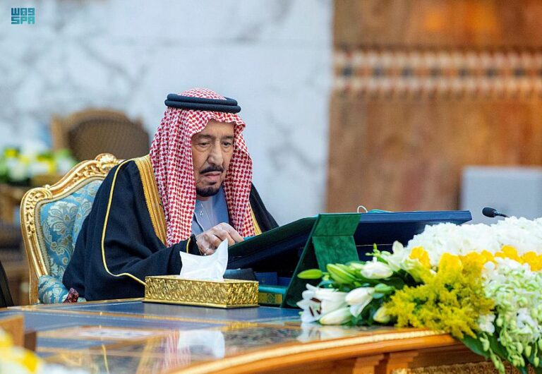 بالصور والفيديو: خادم الحرمين يرأس جلسة ⁧‫مجلس الوزراء في قصر عرقة بالرياض ويتخذ عدداً من القرارات