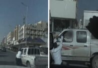 بالفيديو: القبض على شخص أغلق باب مركبته على يد آخر أثناء سيرها لخلاف بينهما