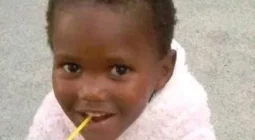 عمرها 3 سنوات.. وفاة محزنة لطفلة في حفرة صرف صحي
