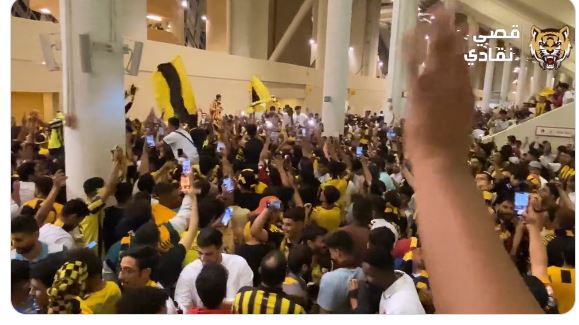 فيديو.. الاتحاديون يهتفون: 5 مواسم نصراوي يبكي