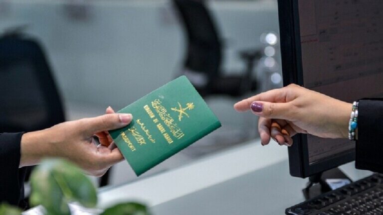 شروط إصدار جواز السفر لمن دون سن 21 عامًا في حال وفاة الأبوين