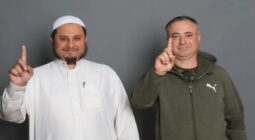 مدرب أحد يعلن اعتناقه الإسلام
