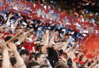الجماهير تهاجم برشلونة بأموال مزيفة
