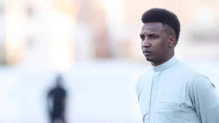 بالفيديو: محمد نور يهاجم مشجعين حضروا لقاء الاتحاد والشباب