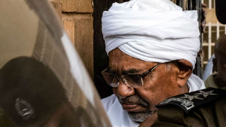 أنباء عن هروب البشير مع عدد من المساجين من سجن كوبر