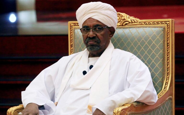 هرب لهذا المكان.. الكشف عن منطقة وجود الرئيس السوداني المعزول عمر البشير