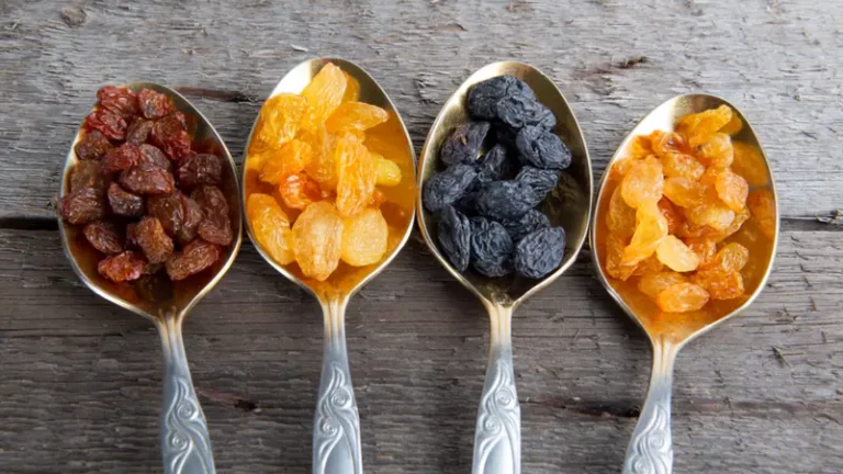 فوائد مدهشة ستجعلك تتناول الزبيب يومياً