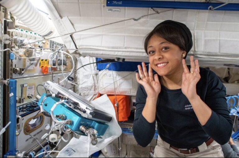 شاهد.. ريانة برناوي توثق لحظة تناولها الطعام في محطة الفضاء الدولية