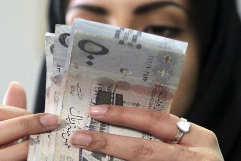هل له تأثير على استحقاق الدعم؟.. توضيح من حساب المواطن بشأن عمل الزوجة