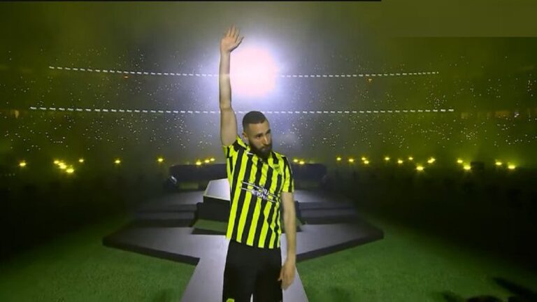 خلال حفل تقديمه لجماهير الاتحاد.. شاهد كريم بنزيما: يمشي كدا كدا