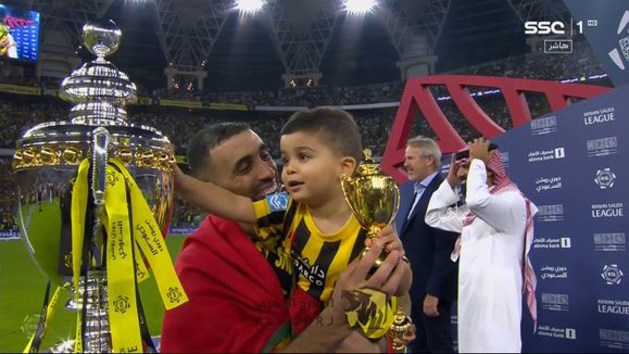 شاهد لقطات طريفة لـ ريان إبن حمدالله وهو يطارد الكاميرا
