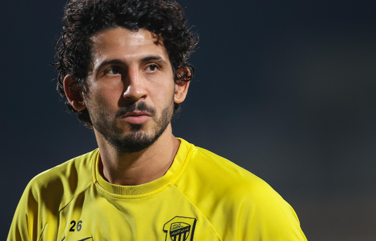 شاهد أول ظهور لـ أحمد حجازي بعد إصابته بالرباط الصليبي
