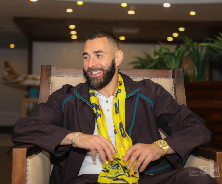 بالصور.. شبيه نجم الاتحاد الجديد يخطف الأنظار في الجوهرة