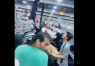 شاهد فوضى عارمة في محل تجاري بسبب عروض الافتتاح