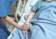 امرأة اكتشفت إصابتها من المرض الخبيث تحذر من 3 علامات