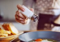 رشة إضافية من هذا المسحوق على طعامك تُعَرّض قلبك للخطر