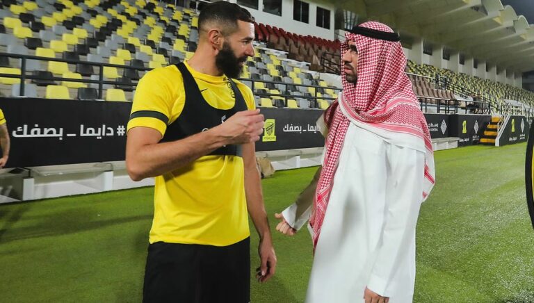 شاهد كيف رد بنزيما يرد على تقارير خلافه مع سانتو