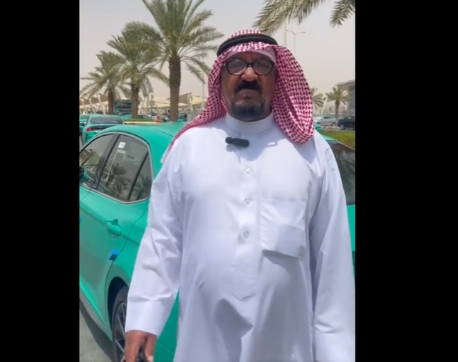 فيديو مواطن يروي قصة عمله سائق تاكسي منذ عهد الملك فيصل