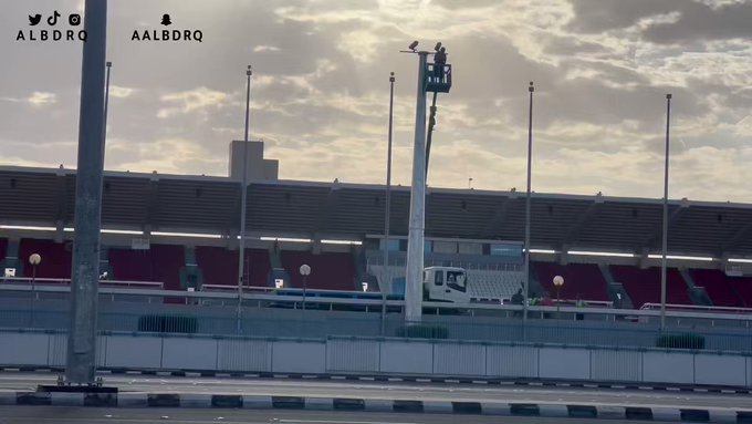 شاهد.. تركيب تقنية الـ 3D بملعب مدينة الأمير عبدالعزيز بن مساعد الرياضية بحائل