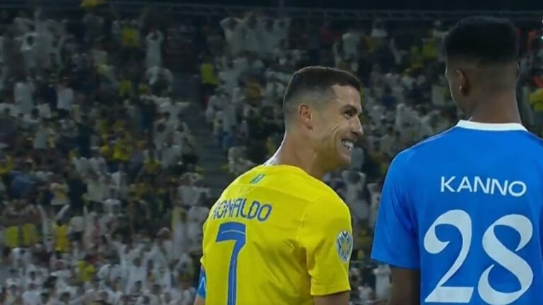 شاهد.. رونالدو يعبر عن فرحته بعد إلغاء ركلة جزاء لصالح الهلال
