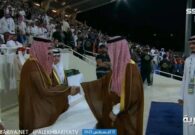 شاهد فهد بن نافل يتجاهل مصافحة رئيس الاتحاد السعودي ياسر المسحل