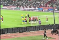 شاهد.. مصور يفقد توازنه بعد تسديدة قوية من كريستيانو رونالدو خلال مباراة النصر والرائد