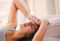 صوت تسمعه قبل النوم.. دليل على وجود مشكلة قلبية