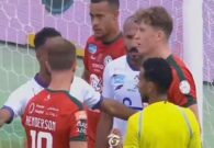 شاهد لاعب أبها للحكم: ماتعطيه كرت ليه عشانه اشقر