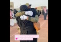 لحظة مؤثرة في حفل التخرج: خريجة تنهمر بالدموع عند رؤية والدتها -فيديو