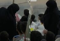 شاهد سيدة تصلي وسط المدرجات في مباراة النصر والرائد أمس