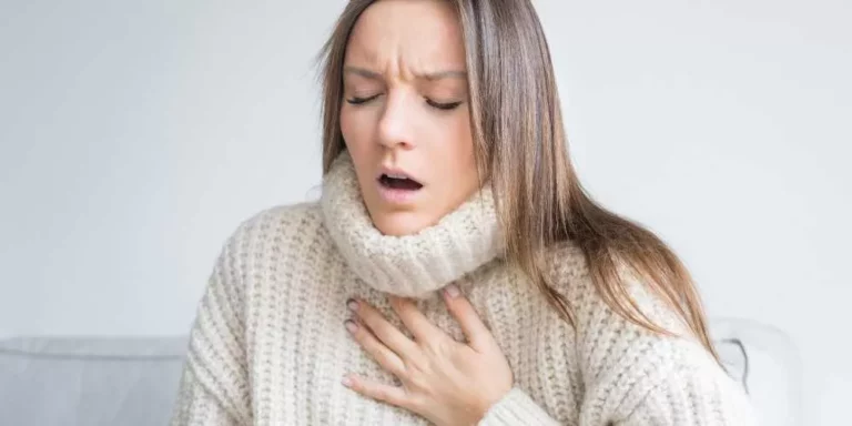 هل أخذ نفس عميق مفاجئ ثم إخراجه ببطء من أعراض القلب؟.. النمر يُجيب