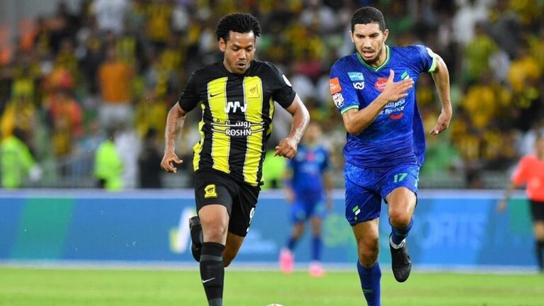 فيديو.. الاتحاد يفوز على الفتح بثنائية ويتصدر الدوري