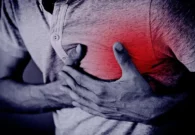 إذا لاحظتها اتصل على الإسعاف فورًا.. 3 علامات مقلقة في الجسم على جهة القلب