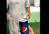 فيديو.. فاتح علب البيبسي يحقق شهرة واسعة ويجتاح منصات التواصل الاجتماعي