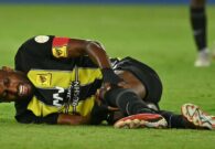 فيديو.. شراحيلي يغادر مباراة الاتحاد والفتح باكيا على كرسي متحرك بعد إصابة قوية في الركبة