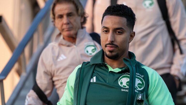 صور.. المنتخب السعودي يصل إلى نيوكاسل استعدادًا لكأس آسيا