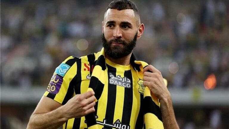 شاهد.. بنزيما يحتفل باليوم الوطني السعودي بالزي السعودي