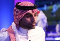 القحطاني يرد على إعلامي رياضي برسالة شديدة اللهجة: اللي يوطّي الكور يوطي رقاب