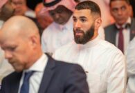 شاهد بنزيما يحضر حفل قرعة كأس العالم للأندية مرتديًا الزي السعودي