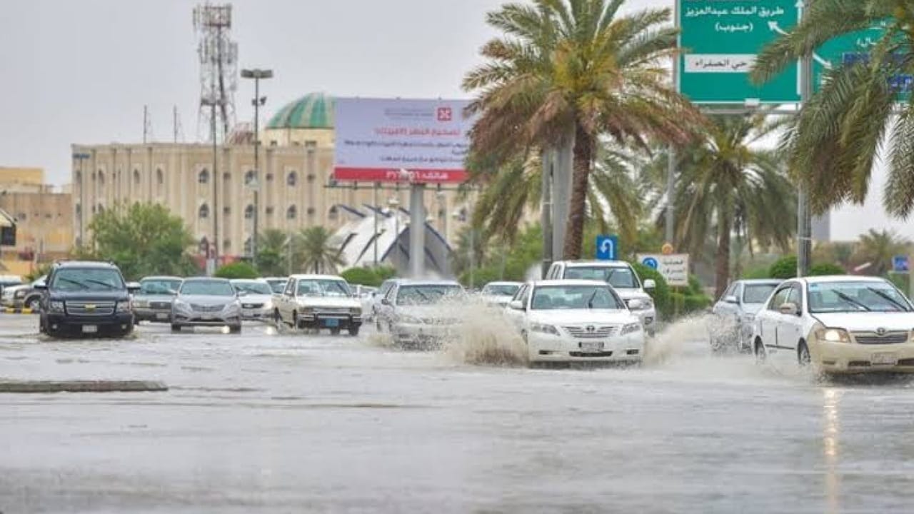 الدفاع المدني يدعو إلى الحيطة والحذر من الأمطار الرعدية على معظم مناطق