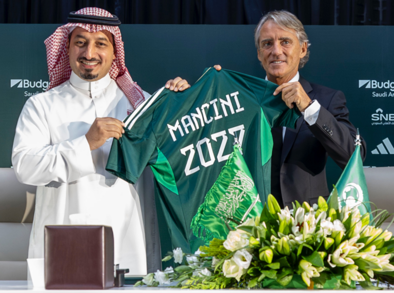 ما حقيقة إقالة روبرتو مانشيني من قيادة المنتخب السعودي؟