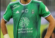 نجم الأهلي السابق يوجه رسالة قوية إلى محرز!