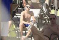 نجل رئيس الوزراء الإسرائيلي يثير الجدل بسبب بقائه في ميامي أثناء عودة جنود الاحتياط لمواجهة حماس