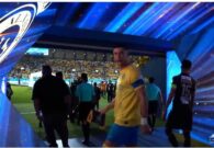 شاهد رونالدو ينادي زملاءه قبل انطلاق مباراة النصر وضمك بالعربية
