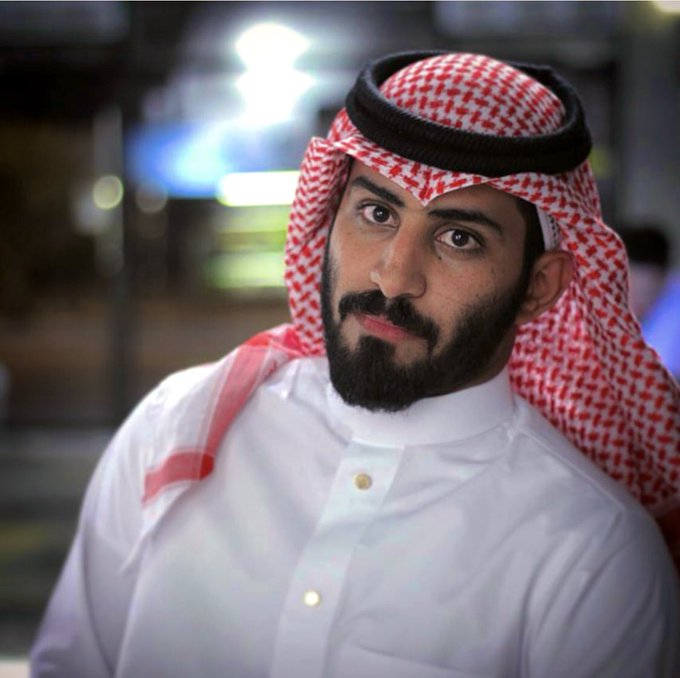 فيديو.. عبدالرحمن المطيري يدعم رسامة كفيفة بمبلغ قدره 20 ألف ريال