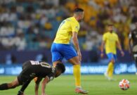 فيديو.. رونالدو يطالب بإلغاء هدف ضمك ويثير الجدل