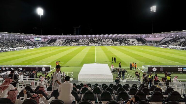 فيديو.. ملعب الشباب الجديد يستقبل جماهيره بالترحاب والاحتفال